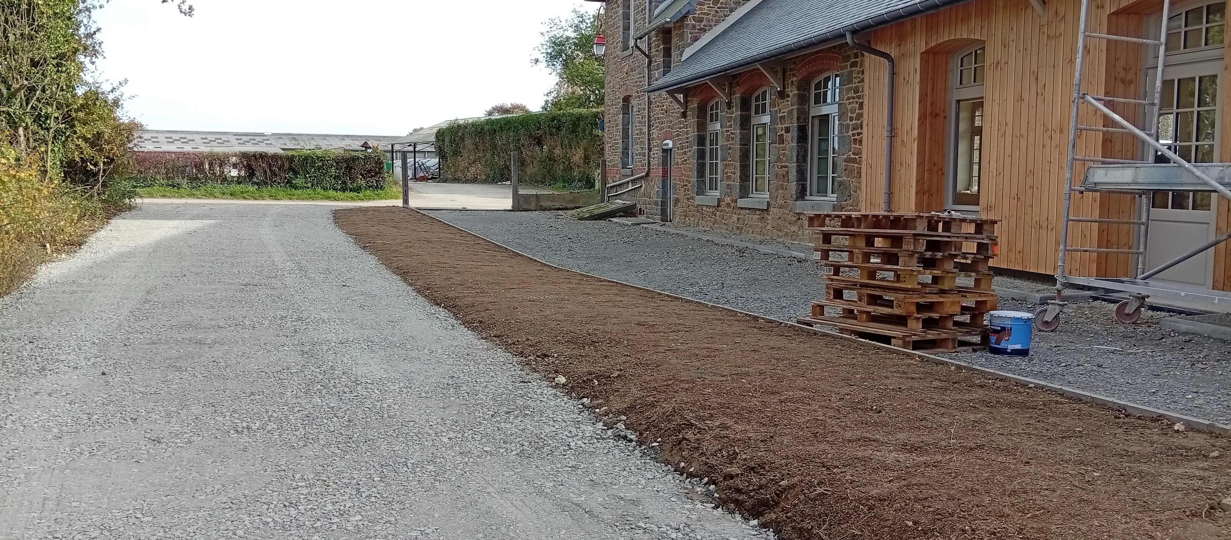 Passage à l'arrière de la salle